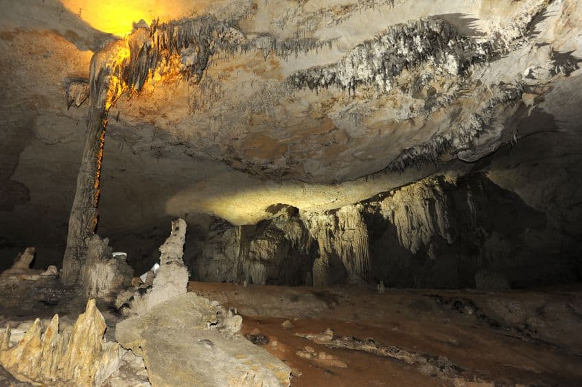 鍾乳洞が美しいタム・コンロー洞窟の写真